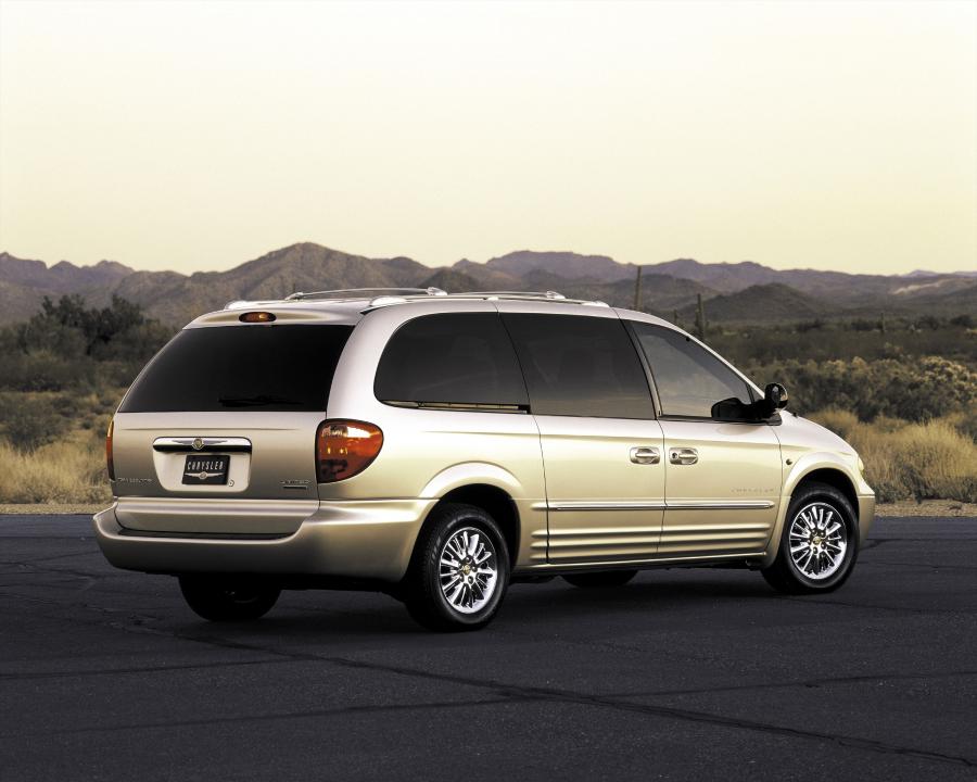  Chrysler Town & Country 2001 года  (фото 1 из 18)